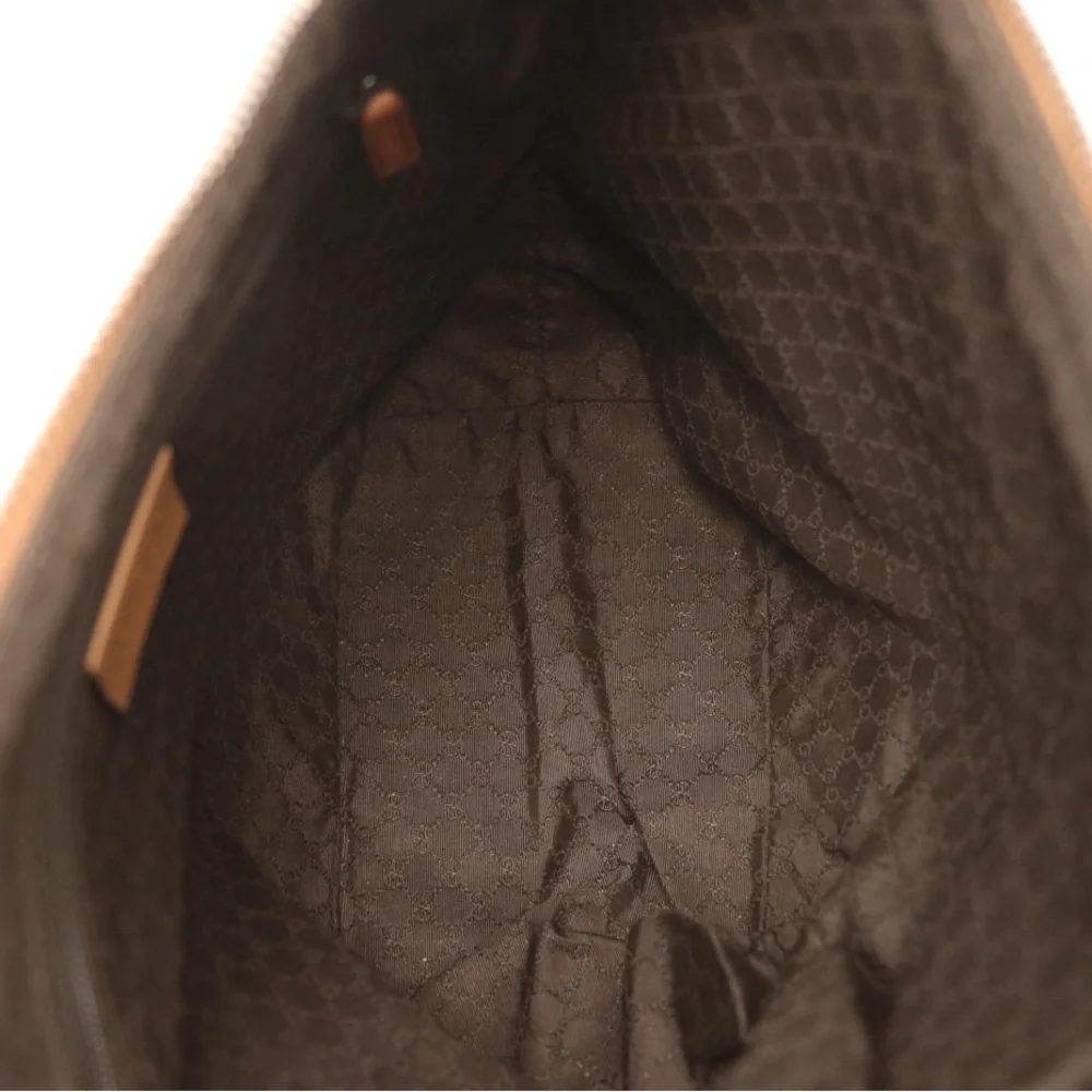 GUCCI Front Zip Pocket Hobo Bag in Light Brown Leather